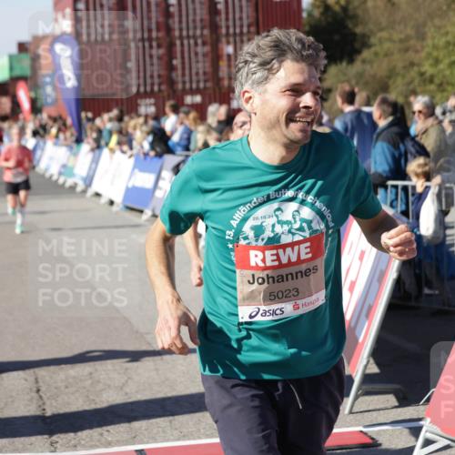 03.10.2025 - Köhlbrandbrückenlauf Jannik Wohlers http://msf.ph/oto/9073936 03.10.2025 13:16:01 Ziel 4374, 4423, 4495, 4548, 4644, 4677, 4805, 4833, 5022, 5023, 5217, 5867, 5868, 5879, 6270, 6271, 6301, 6507, 6712 meine-sportfotos.de
