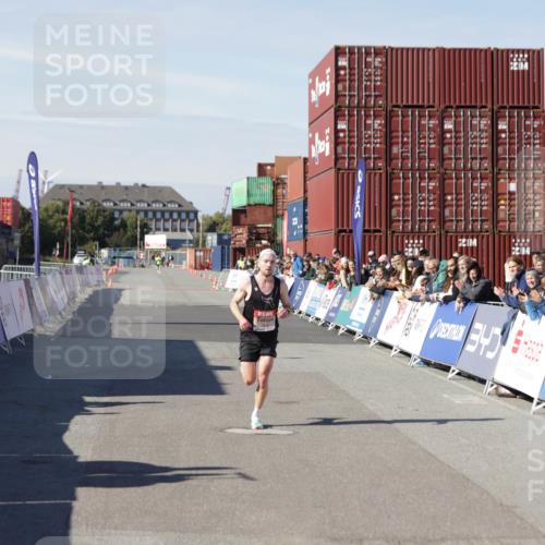 03.10.2025 - Köhlbrandbrückenlauf Jannik Wohlers http://msf.ph/oto/9073942 03.10.2025 12:44:55 Ziel 6610 meine-sportfotos.de