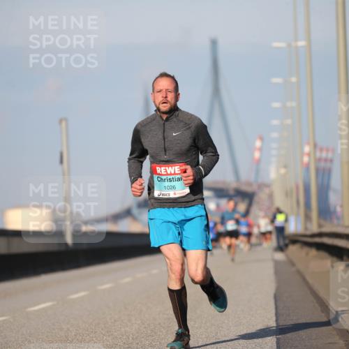 03.10.2025 - Köhlbrandbrückenlauf Jannik Wohlers http://msf.ph/oto/9073945 03.10.2025 09:40:00 Position 3 1026 meine-sportfotos.de
