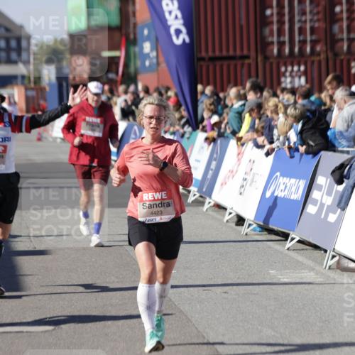 03.10.2025 - Köhlbrandbrückenlauf Jannik Wohlers http://msf.ph/oto/9073947 03.10.2025 13:16:03 Ziel 4311, 4374, 4423, 4495, 4548, 4644, 4677, 4805, 4833, 5022, 5023, 5217, 5336, 5867, 5868, 6270, 6271, 6507, 6712 meine-sportfotos.de