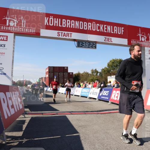 03.10.2025 - Köhlbrandbrückenlauf Lena Gebhardt http://msf.ph/oto/9073948 03.10.2025 13:38:22 Ziel 4435, 4697, 5139, 5335, 5439, 5509, 6581, 6582, 6583 meine-sportfotos.de