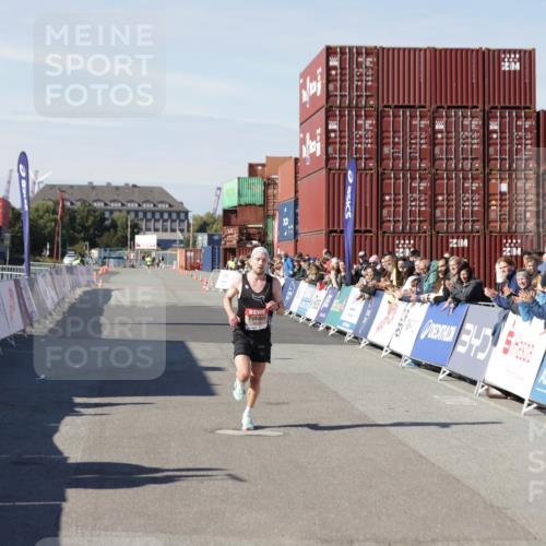 03.10.2025 - Köhlbrandbrückenlauf Jannik Wohlers http://msf.ph/oto/9073951 03.10.2025 12:44:55 Ziel 6610 meine-sportfotos.de