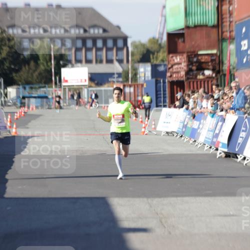 03.10.2025 - Köhlbrandbrückenlauf Jannik Wohlers http://msf.ph/oto/9073962 03.10.2025 12:45:16 Ziel 6280 meine-sportfotos.de