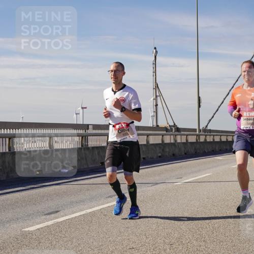 03.10.2025 - Köhlbrandbrückenlauf Michael Burmester http://msf.ph/oto/9073972 03.10.2025 12:39:22 Position 2 6203, 42, 195, 5955 meine-sportfotos.de