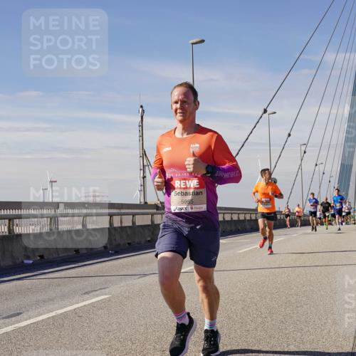 03.10.2025 - Köhlbrandbrückenlauf Michael Burmester http://msf.ph/oto/9073988 03.10.2025 12:39:23 Position 2 620, 95, 42, 195, 42, 5955 meine-sportfotos.de