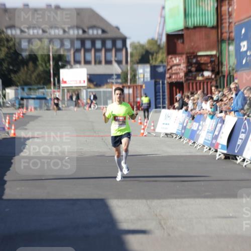 03.10.2025 - Köhlbrandbrückenlauf Jannik Wohlers http://msf.ph/oto/9073992 03.10.2025 12:45:16 Ziel 6280 meine-sportfotos.de