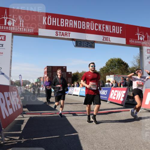 03.10.2025 - Köhlbrandbrückenlauf Lena Gebhardt http://msf.ph/oto/9073998 03.10.2025 13:38:24 Ziel 4435, 4697, 5139, 5335, 5439, 5509, 6581, 6582, 6583 meine-sportfotos.de