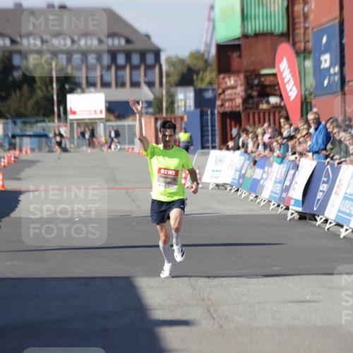 03.10.2025 - Köhlbrandbrückenlauf Jannik Wohlers http://msf.ph/oto/9074011 03.10.2025 12:45:17 Ziel 6280 meine-sportfotos.de
