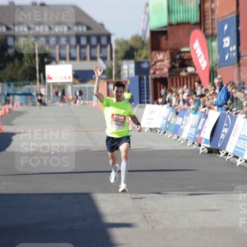 03.10.2025 - Köhlbrandbrückenlauf Jannik Wohlers http://msf.ph/oto/9074030 03.10.2025 12:45:17 Ziel 6280 meine-sportfotos.de