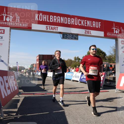 03.10.2025 - Köhlbrandbrückenlauf Lena Gebhardt http://msf.ph/oto/9074031 03.10.2025 13:38:25 Ziel 4435, 4697, 5139, 5335, 5439, 5509, 6581, 6582, 6583 meine-sportfotos.de