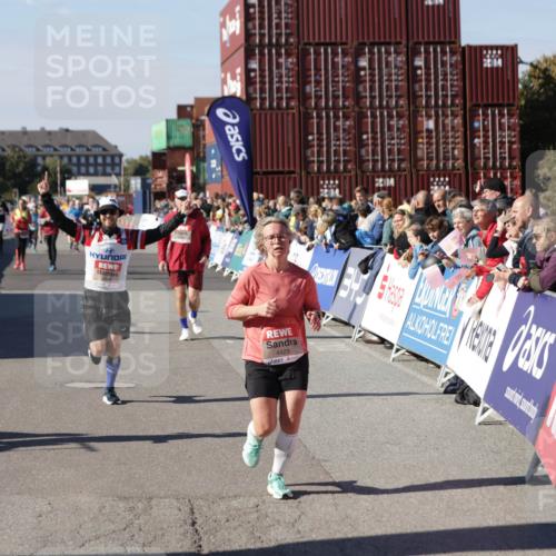 03.10.2025 - Köhlbrandbrückenlauf Jannik Wohlers http://msf.ph/oto/9074036 03.10.2025 13:16:04 Ziel 4311, 4374, 4423, 4495, 4548, 4644, 4677, 4805, 4833, 5022, 5023, 5217, 5336, 5867, 5868, 6270, 6271, 6507, 6712 meine-sportfotos.de