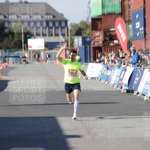 03.10.2025 - Köhlbrandbrückenlauf Jannik Wohlers http://msf.ph/oto/9074041 03.10.2025 12:45:17 Ziel 6280 meine-sportfotos.de