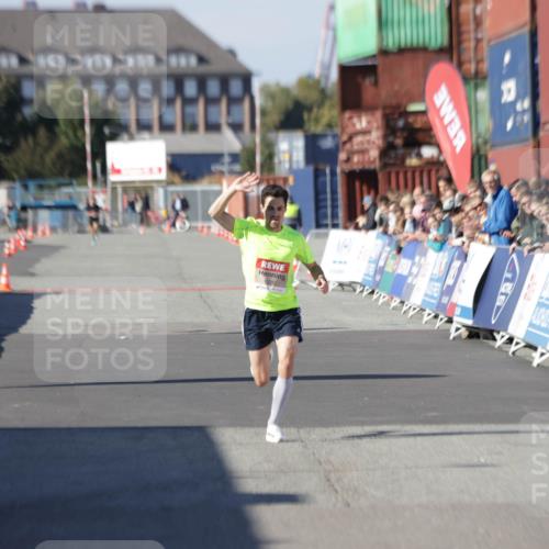 03.10.2025 - Köhlbrandbrückenlauf Jannik Wohlers http://msf.ph/oto/9074057 03.10.2025 12:45:17 Ziel 6280 meine-sportfotos.de