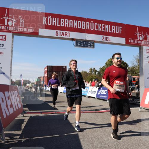 03.10.2025 - Köhlbrandbrückenlauf Lena Gebhardt http://msf.ph/oto/9074063 03.10.2025 13:38:25 Ziel 4435, 4697, 5139, 5335, 5439, 5509, 6581, 6582, 6583 meine-sportfotos.de