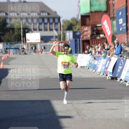 03.10.2025 - Köhlbrandbrückenlauf Jannik Wohlers http://msf.ph/oto/9074067 03.10.2025 12:45:17 Ziel 6280 meine-sportfotos.de