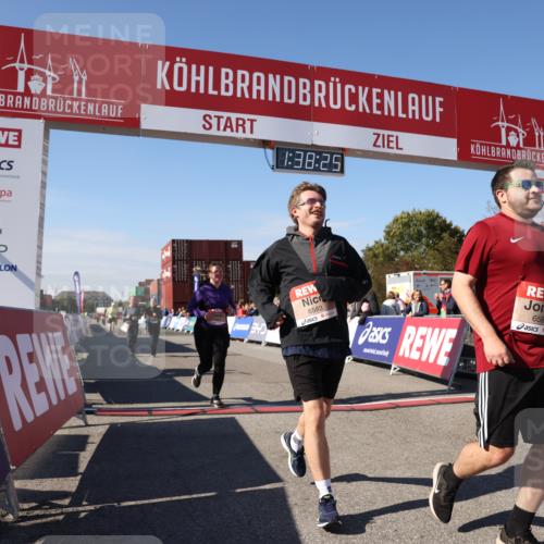03.10.2025 - Köhlbrandbrückenlauf Lena Gebhardt http://msf.ph/oto/9074069 03.10.2025 13:38:25 Ziel 4435, 4697, 5139, 5335, 5439, 5509, 6581, 6582, 6583 meine-sportfotos.de