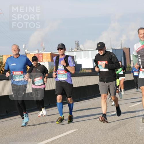 03.10.2025 - Köhlbrandbrückenlauf Jannik Wohlers http://msf.ph/oto/9074079 03.10.2025 09:50:53 Position 3 3679, 3799, 1415, 140, 3053, 1152 meine-sportfotos.de