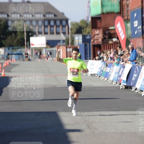 03.10.2025 - Köhlbrandbrückenlauf Jannik Wohlers http://msf.ph/oto/9074080 03.10.2025 12:45:17 Ziel 6280 meine-sportfotos.de