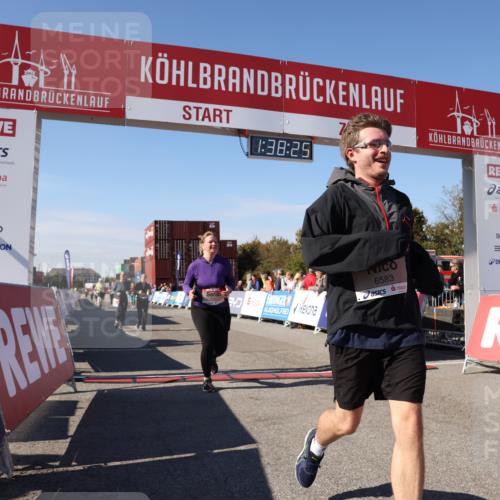 03.10.2025 - Köhlbrandbrückenlauf Lena Gebhardt http://msf.ph/oto/9074084 03.10.2025 13:38:26 Ziel 4435, 4697, 5139, 5335, 5439, 5509, 6581, 6582, 6583 meine-sportfotos.de