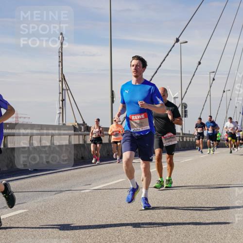 03.10.2025 - Köhlbrandbrückenlauf Michael Burmester http://msf.ph/oto/9074087 03.10.2025 12:39:32 Position 2 4140, 6775 meine-sportfotos.de