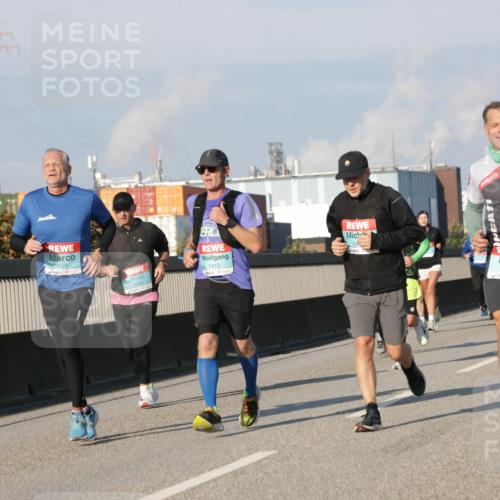 03.10.2025 - Köhlbrandbrückenlauf Jannik Wohlers http://msf.ph/oto/9074090 03.10.2025 09:50:53 Position 3 3679, 1415, 3053, 1152 meine-sportfotos.de