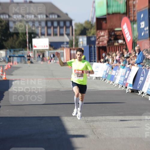 03.10.2025 - Köhlbrandbrückenlauf Jannik Wohlers http://msf.ph/oto/9074092 03.10.2025 12:45:17 Ziel 6280 meine-sportfotos.de