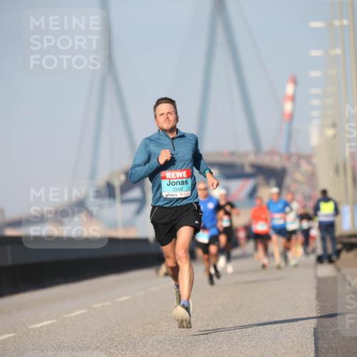 03.10.2025 - Köhlbrandbrückenlauf Jannik Wohlers http://msf.ph/oto/9074101 03.10.2025 09:40:09 Position 3 3350 meine-sportfotos.de