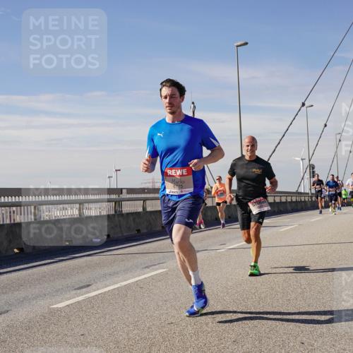 03.10.2025 - Köhlbrandbrückenlauf Michael Burmester http://msf.ph/oto/9074105 03.10.2025 12:39:33 Position 2 6775 meine-sportfotos.de