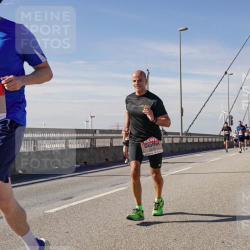 03.10.2025 - Köhlbrandbrückenlauf Michael Burmester http://msf.ph/oto/9074124 03.10.2025 12:39:34 Position 2 6775, 4275 meine-sportfotos.de