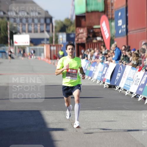 03.10.2025 - Köhlbrandbrückenlauf Jannik Wohlers http://msf.ph/oto/9074132 03.10.2025 12:45:18 Ziel 6280 meine-sportfotos.de