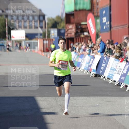 03.10.2025 - Köhlbrandbrückenlauf Jannik Wohlers http://msf.ph/oto/9074143 03.10.2025 12:45:18 Ziel 6280 meine-sportfotos.de
