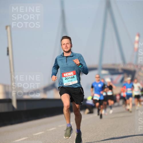 03.10.2025 - Köhlbrandbrückenlauf Jannik Wohlers http://msf.ph/oto/9074156 03.10.2025 09:40:10 Position 3 3350 meine-sportfotos.de