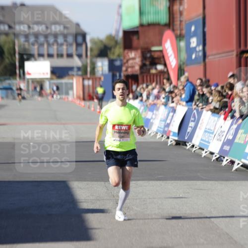 03.10.2025 - Köhlbrandbrückenlauf Jannik Wohlers http://msf.ph/oto/9074164 03.10.2025 12:45:18 Ziel 6280 meine-sportfotos.de