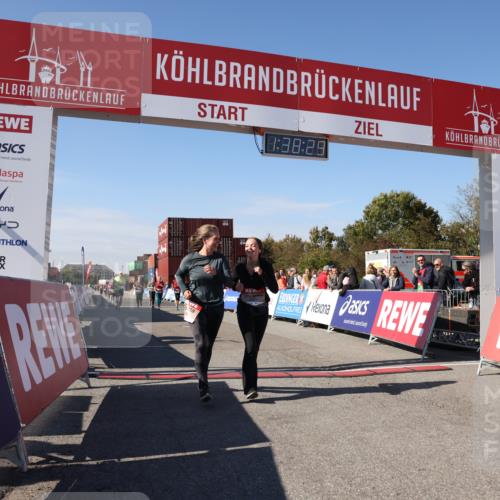 03.10.2025 - Köhlbrandbrückenlauf Lena Gebhardt http://msf.ph/oto/9074167 03.10.2025 13:38:29 Ziel 4697, 5139, 5439, 5509, 6201, 6581, 6582, 6583 meine-sportfotos.de
