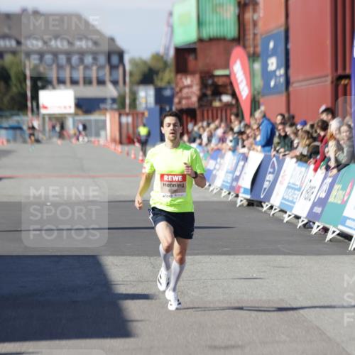 03.10.2025 - Köhlbrandbrückenlauf Jannik Wohlers http://msf.ph/oto/9074174 03.10.2025 12:45:19 Ziel 6280 meine-sportfotos.de