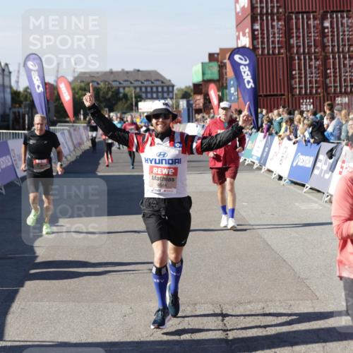 03.10.2025 - Köhlbrandbrückenlauf Jannik Wohlers http://msf.ph/oto/9074179 03.10.2025 13:16:06 Ziel 4311, 4423, 4495, 4548, 4644, 4805, 4833, 5022, 5023, 5068, 5217, 5336, 5867, 5868, 6270, 6271, 6507, 6712 meine-sportfotos.de