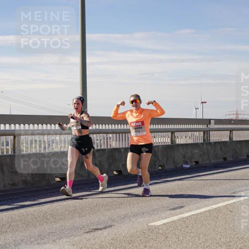 03.10.2025 - Köhlbrandbrückenlauf Michael Burmester http://msf.ph/oto/9074186 03.10.2025 12:39:37 Position 2 4095 meine-sportfotos.de