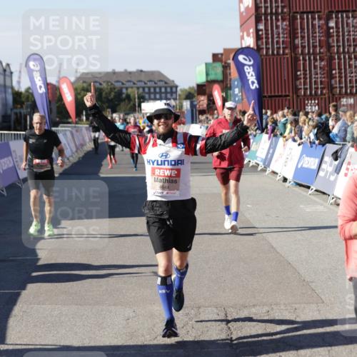 03.10.2025 - Köhlbrandbrückenlauf Jannik Wohlers http://msf.ph/oto/9074188 03.10.2025 13:16:06 Ziel 4311, 4423, 4495, 4548, 4644, 4805, 4833, 5022, 5023, 5068, 5217, 5336, 5867, 5868, 6270, 6271, 6507, 6712 meine-sportfotos.de