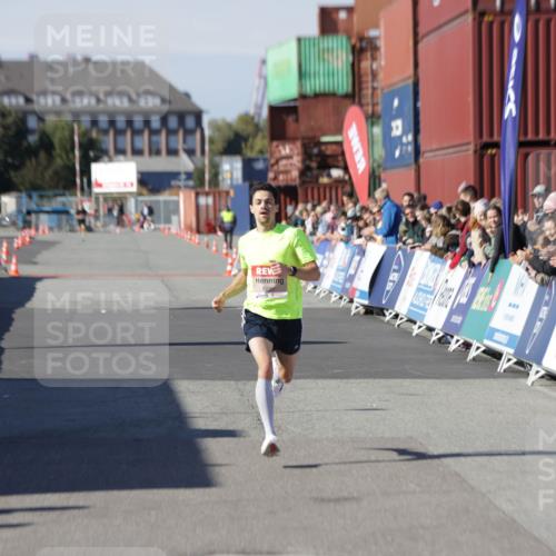 03.10.2025 - Köhlbrandbrückenlauf Jannik Wohlers http://msf.ph/oto/9074192 03.10.2025 12:45:19 Ziel 6280 meine-sportfotos.de