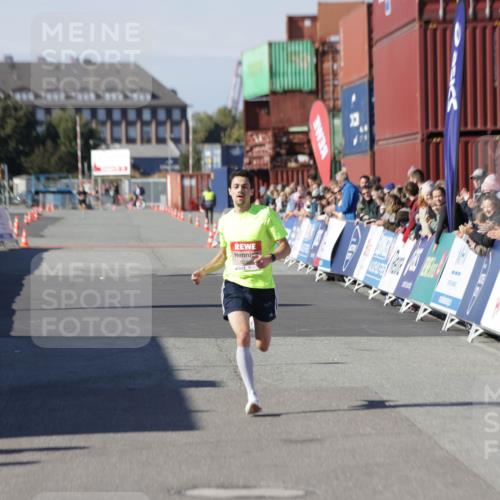 03.10.2025 - Köhlbrandbrückenlauf Jannik Wohlers http://msf.ph/oto/9074203 03.10.2025 12:45:19 Ziel 6280 meine-sportfotos.de