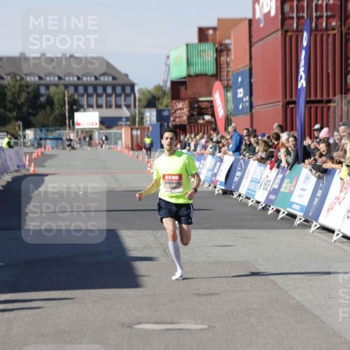 03.10.2025 - Köhlbrandbrückenlauf Jannik Wohlers http://msf.ph/oto/9074210 03.10.2025 12:45:19 Ziel 6280 meine-sportfotos.de