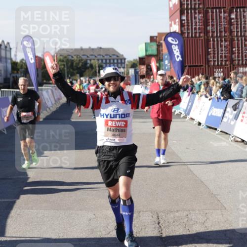 03.10.2025 - Köhlbrandbrückenlauf Jannik Wohlers http://msf.ph/oto/9074233 03.10.2025 13:16:06 Ziel 4311, 4423, 4495, 4548, 4644, 4805, 4833, 5022, 5023, 5068, 5217, 5336, 5867, 5868, 6270, 6271, 6507, 6712 meine-sportfotos.de