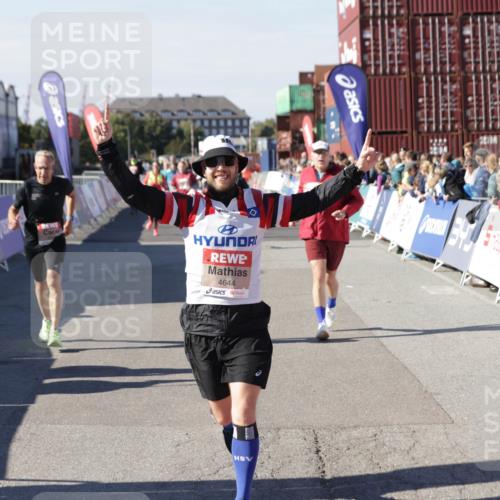 03.10.2025 - Köhlbrandbrückenlauf Jannik Wohlers http://msf.ph/oto/9074252 03.10.2025 13:16:07 Ziel 4311, 4423, 4495, 4548, 4644, 4805, 5022, 5023, 5068, 5217, 5336, 5684, 5867, 5868, 6270, 6271, 6712 meine-sportfotos.de