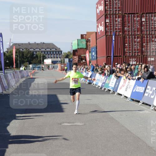 03.10.2025 - Köhlbrandbrückenlauf Jannik Wohlers http://msf.ph/oto/9074258 03.10.2025 12:45:19 Ziel 6280 meine-sportfotos.de