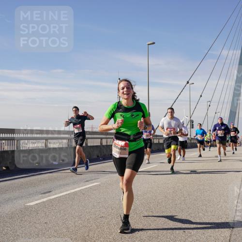 03.10.2025 - Köhlbrandbrückenlauf Michael Burmester http://msf.ph/oto/9074261 03.10.2025 12:39:39 Position 2 5703 meine-sportfotos.de