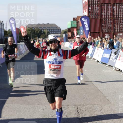 03.10.2025 - Köhlbrandbrückenlauf Jannik Wohlers http://msf.ph/oto/9074265 03.10.2025 13:16:07 Ziel 4311, 4423, 4495, 4548, 4644, 4805, 5022, 5023, 5068, 5217, 5336, 5684, 5867, 5868, 6270, 6271, 6712 meine-sportfotos.de