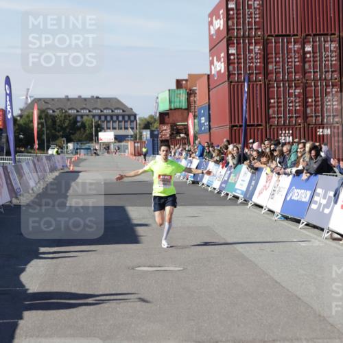 03.10.2025 - Köhlbrandbrückenlauf Jannik Wohlers http://msf.ph/oto/9074272 03.10.2025 12:45:19 Ziel 6280 meine-sportfotos.de