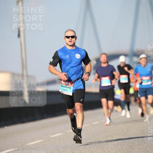 03.10.2025 - Köhlbrandbrückenlauf Jannik Wohlers http://msf.ph/oto/9074293 03.10.2025 09:40:18 Position 3 2937 meine-sportfotos.de