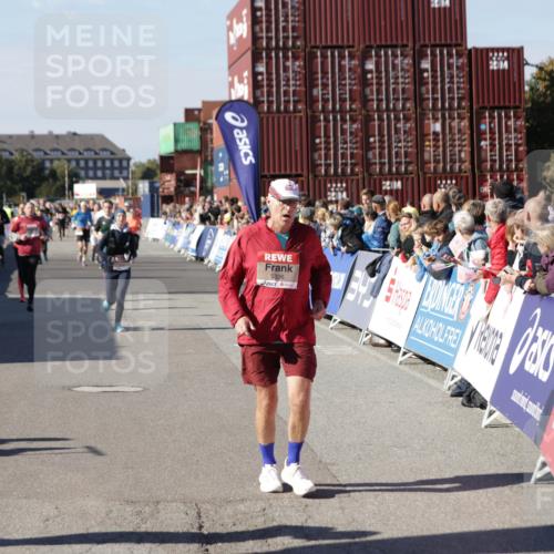03.10.2025 - Köhlbrandbrückenlauf Jannik Wohlers http://msf.ph/oto/9074297 03.10.2025 13:16:08 Ziel 4311, 4423, 4495, 4548, 4644, 4696, 4805, 5022, 5023, 5068, 5217, 5336, 5684, 5867, 5868, 6270, 6271, 6712 meine-sportfotos.de
