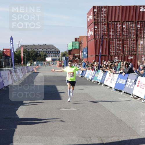 03.10.2025 - Köhlbrandbrückenlauf Jannik Wohlers http://msf.ph/oto/9074302 03.10.2025 12:45:19 Ziel 6280 meine-sportfotos.de